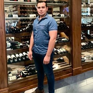 Meet your Posher, Luis leonides